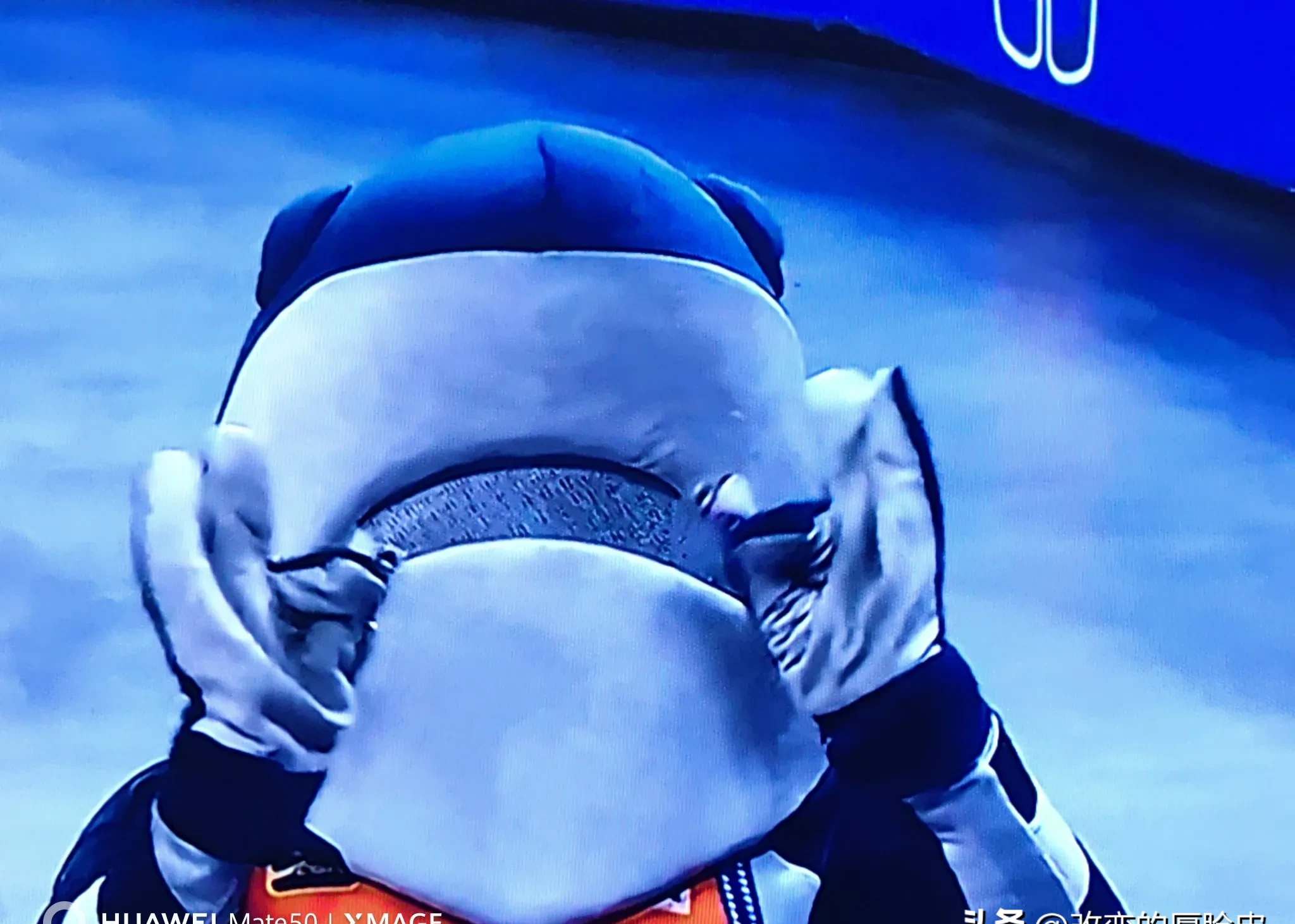 包含赛地聚焦——足总杯关键时刻热度飙升，北京首钢队长鼓劲，态度坚定，临场指挥获称赞的词条