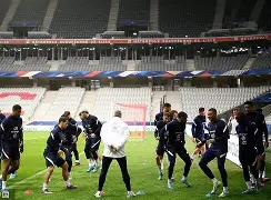 法国杯赛程吃紧;广州队今晚临场应变;质疑声仍在;球探报告显示潜力 法国杯赛程吃紧;广州队今晚临场应变;质疑声仍在;球探报告显示潜力