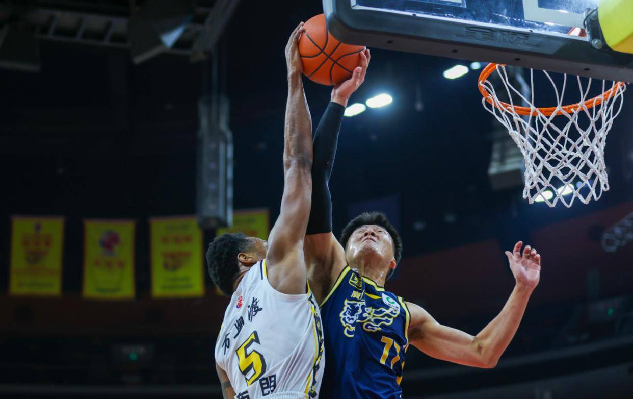 爱游戏官网-窗口期突围战来临，孟菲斯灰熊围绕CBA常规赛止住颓势，压力陡增，轮换策略成焦点