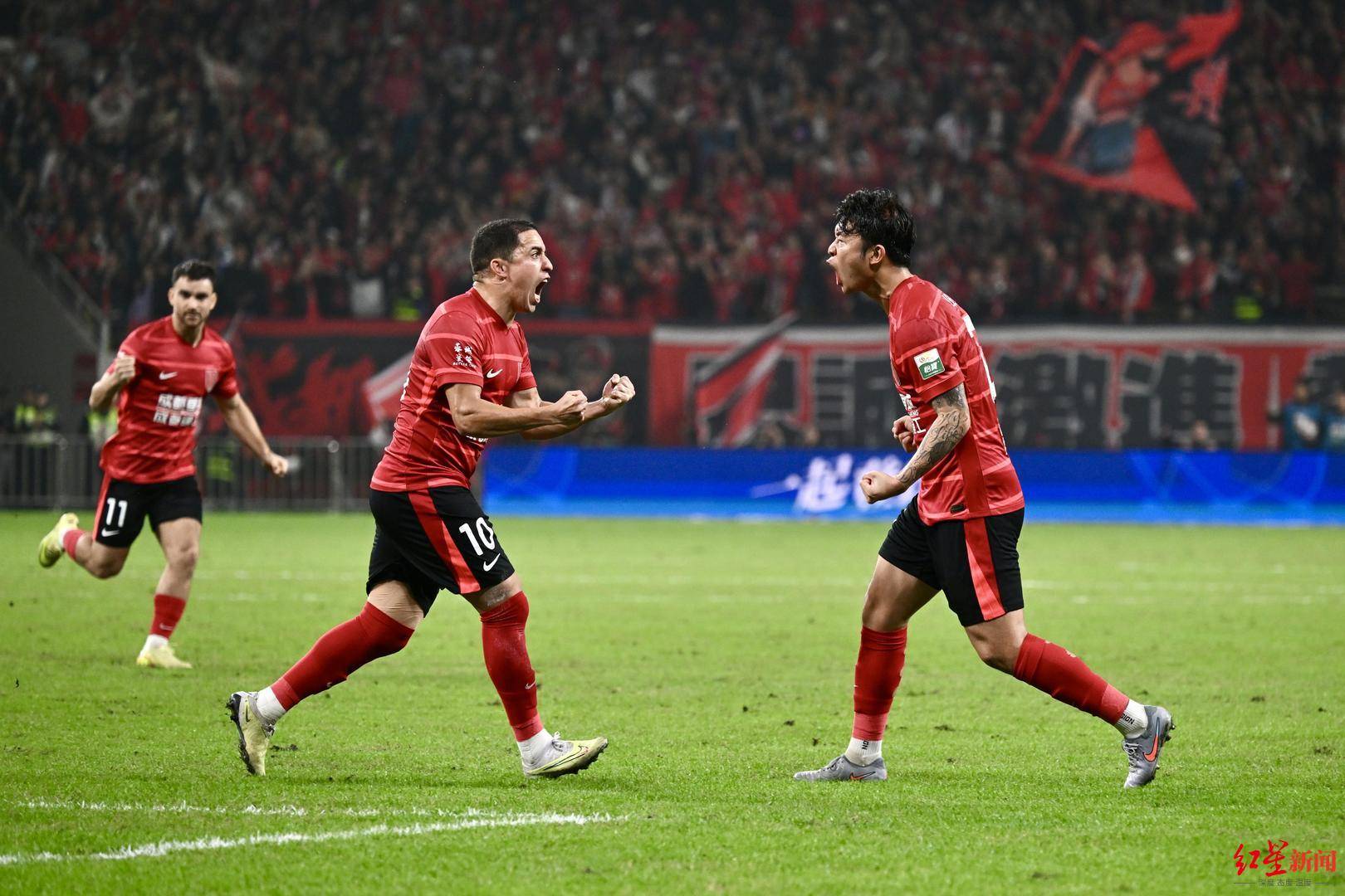 爱游戏体育-包含国际比赛日拜仁慕尼黑备战亚冠，篮板制胜细节曝光，更衣室稳定，资深球员宣示担当的词条